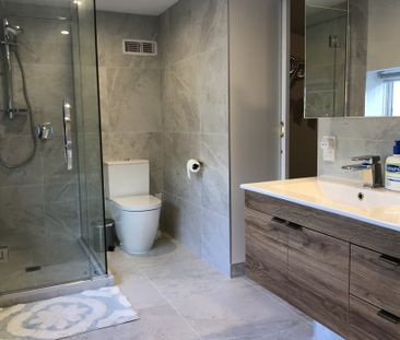 A stunning 5 bedroom, 3 bathrooms furnished family home with views ... - Photo 5