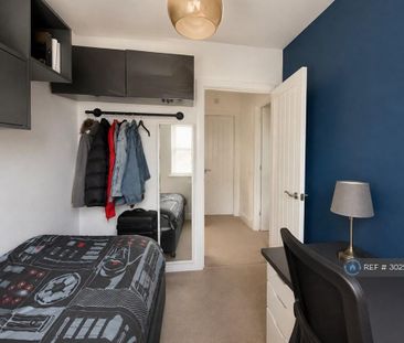 3 bedroom semi-detached house to rent - Photo 3