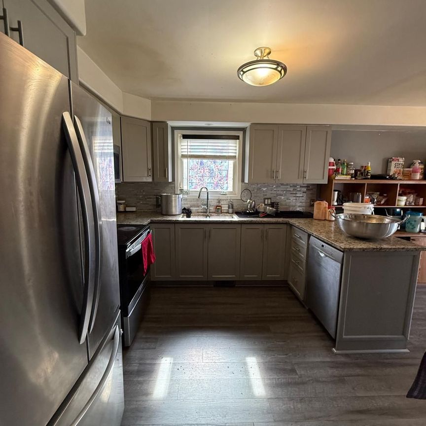 For Lease - 1475 Hanover Drive, Kingston, Ontario - Photo 1