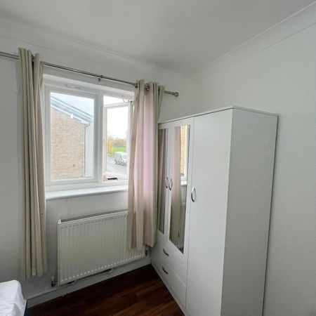 1 bedroom in a house share to rent - Photo 3