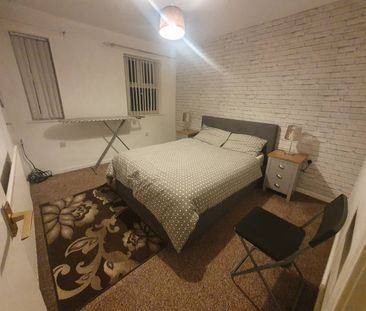 2 Bed Terraced House, Bracewell Close, M12 - Photo 4