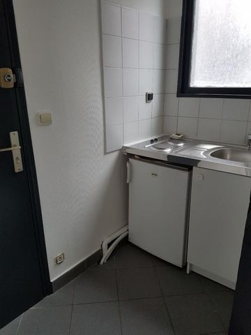 Location Appartement 1 pièce 24m² ELBEUF 76500 - Photo 2