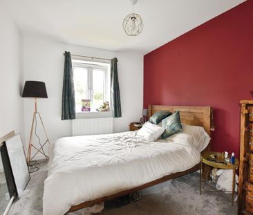 3 bedroom end of terrace house to rent - Photo 3