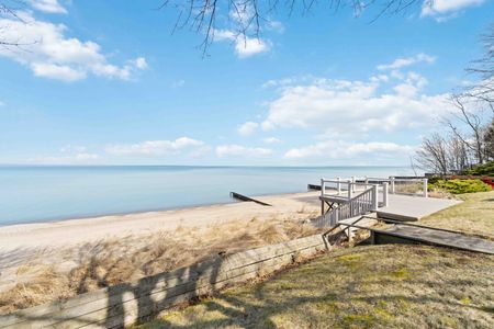 Fully Furnished Waterfront Rental (Minimum 30 days) - Photo 3