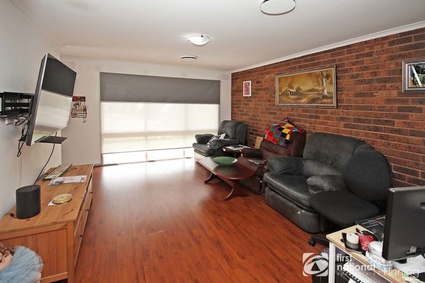 Comfort & Convenience in the Heart of Cranbourne - Photo 1
