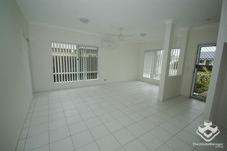 BEAUTIFUL FAMILY HOME WITH AIR-CONDITIONING CLOSE TO SHOPS - Photo 4