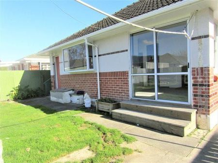 Charming 3BR Family Home in Upper Hutt CBD - Photo 5