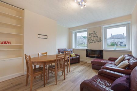 3 bedroom flat to rent - Photo 2