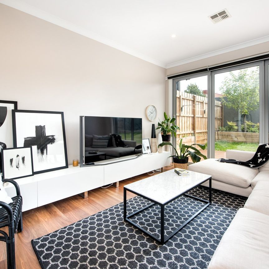 Convenient Camberwell Location - Photo 1