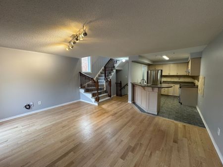 For Lease - 7 Stiles Avenue, Aurora, Ontario - Photo 2