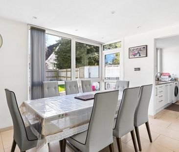 Brackley, Weybridge, Surrey, KT13 - Photo 5