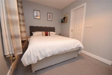 4 bedroom terraced house to rent - Photo 4