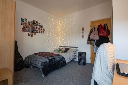 Cosy flat on vibrant Crwys Road - Photo 4