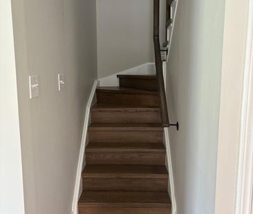 For Lease - 10 Bramacre Court, Brampton, Ontario - Photo 2