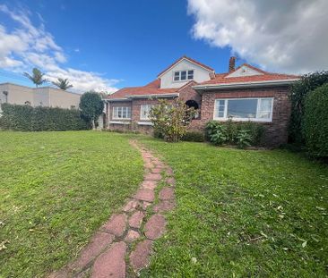 Charm and Character Family home - Photo 6