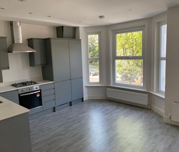 2 Bed Flat, Gap Road, SW19 - Photo 2