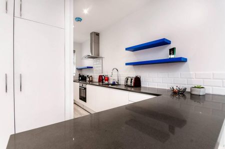 3 bedroom flat to rent - Photo 5