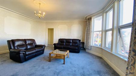 3 bedroom flat to rent - Photo 3