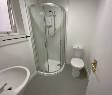 1 bedroom in a house share to rent - Photo 6