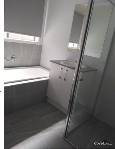 Close proximity to parklands, schools and shopping! - Photo 3