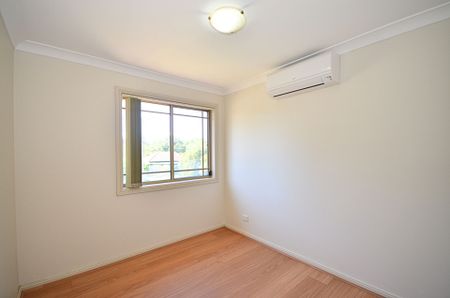 Beautiful 2 Storey Residence with Air&sol;Con Close to Westmead Hospital - Photo 4