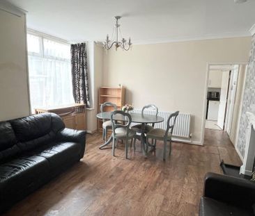 4 bedroom property to rent Ladysmith Road, Grimsby, Lincolnshire, DN32 - Photo 2