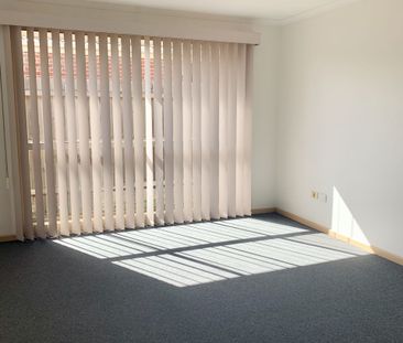 Spacious home in quiet court location - Photo 2