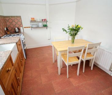 2 Bedroom House - Semi-Detached - Photo 6