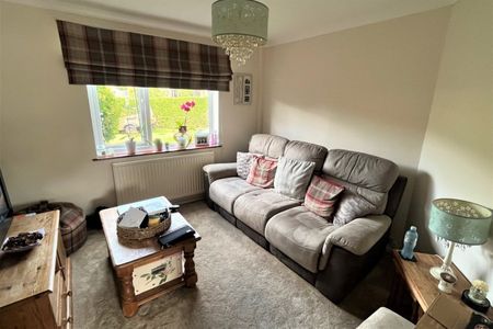 Sandycroft Road, Little Chalfont, Buckinghamshire,HP6 - Photo 2