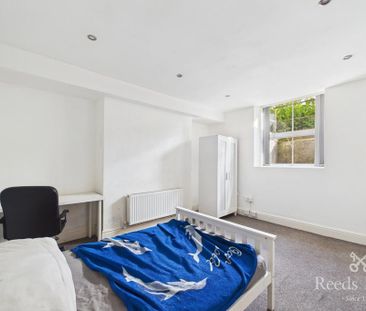 4 bedroom terraced house to rent - Photo 5
