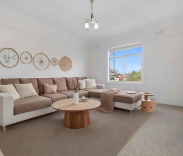 Oversized 1 Bedroom in Convenient Location - ENTRY VIA CABLES PLACE... - Photo 3