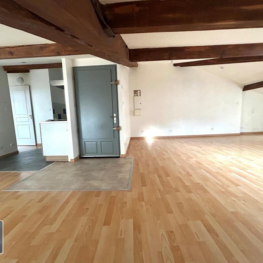 Location Appartement 2 pièces 38m² ST JUST MALMONT 43240 - Photo 1