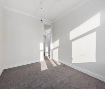 3 bedroom flat to rent - Photo 5