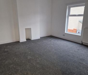 2 bedroom semi-detached house to rent - Photo 5