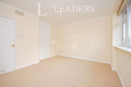 2 bedroom apartment to rent Kingswood Road, Bromley, BR2 - Photo 3