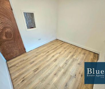 4 bedroom semi-detached house to rent - Photo 3