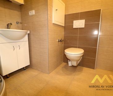 Pronájem bytu 2+kk 42 m², třída Edvarda Beneše 1429, Hradec Králové... - Photo 1