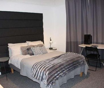 Bedroom Detached House In Bournemouth, BH9 - Photo 3