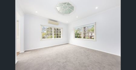 Charming Home in Prime Wahroonga Location. Step into comfort and convenience with this fresh home in this highly sought-after suburb - Photo 3