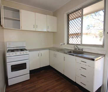 QUIET ONE BEDROOM UNIT CLOSE TO RBH AND BRISBANE CITY!!! - Photo 1