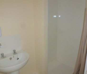 High Street - Photo 4