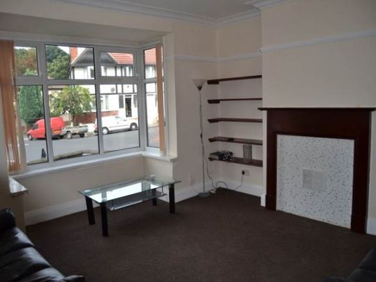 5 Bed - Estcourt Avenue, Headingley, Leeds - Photo 1