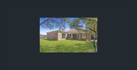 Spacious Family Home in Prime Location - Available from 2 August 2025 - Photo 2