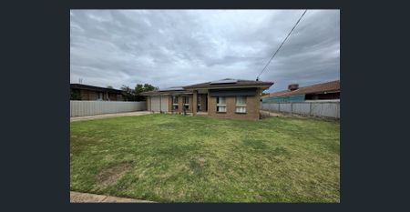 Three bedroom home in ideal Shepparton location! - Photo 5