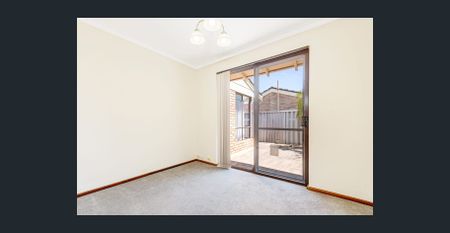 Beautiful Big 4x2 Family Home with Pool – Perfect Location in Carine! - Photo 4