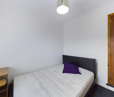 3 bedroom terraced house to rent - Photo 6