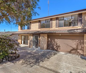 Spacious Family Home! - Photo 5