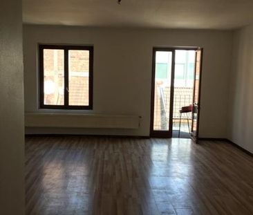 En plein coeur de la grand place! Beau STUDIO NON MEUBLE - Photo 2