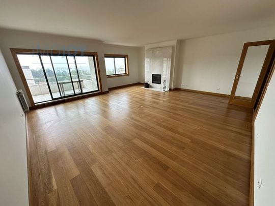 3 room luxury Flat for rent in Porto, Distrito do Porto - Photo 1