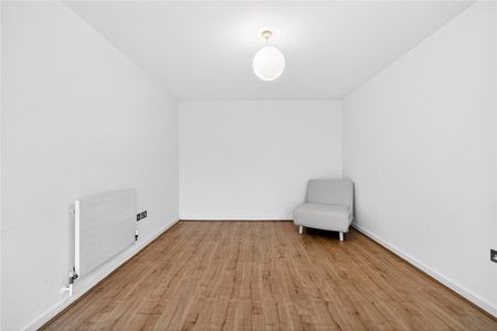 York Road, London, SW11 3RS - Photo 4